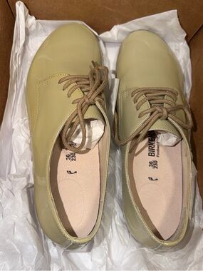 Birkenstock Saunders Womens Shoes Sz 5 Cloud Patent Leather Lace Up Oxfords